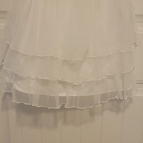 Beautiful white dress - Picture 2 of 8